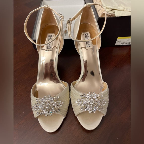 Badgley Mischka Shoes Nwot Badgley Mischka Ivory Bridal Heels — free download